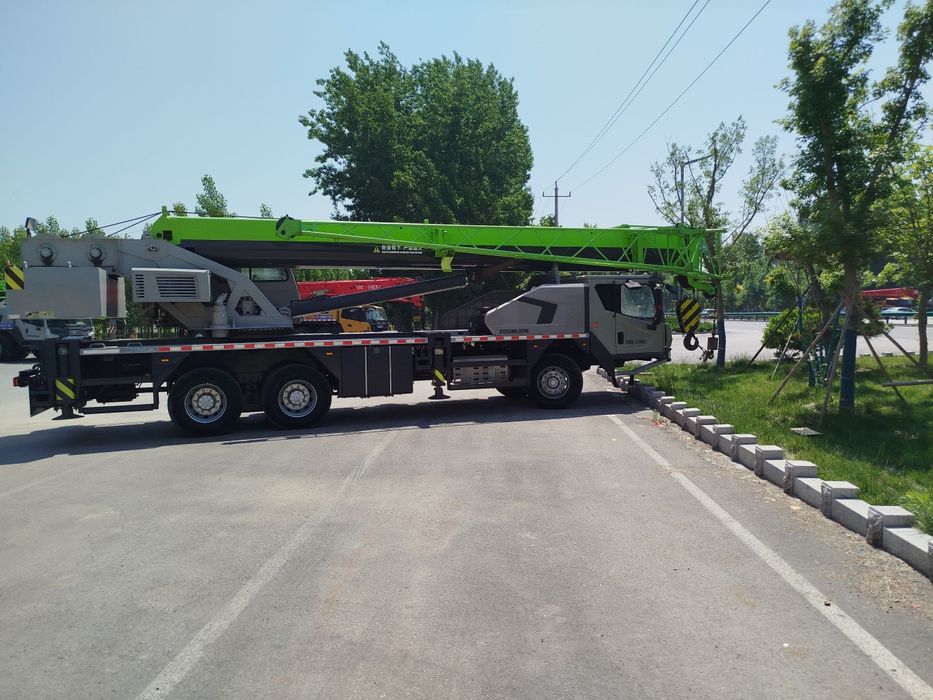 Avtokran zoomlion 25T