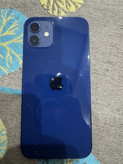 Продаю синий айфон 12 на 128 гб в хорошем состоянии