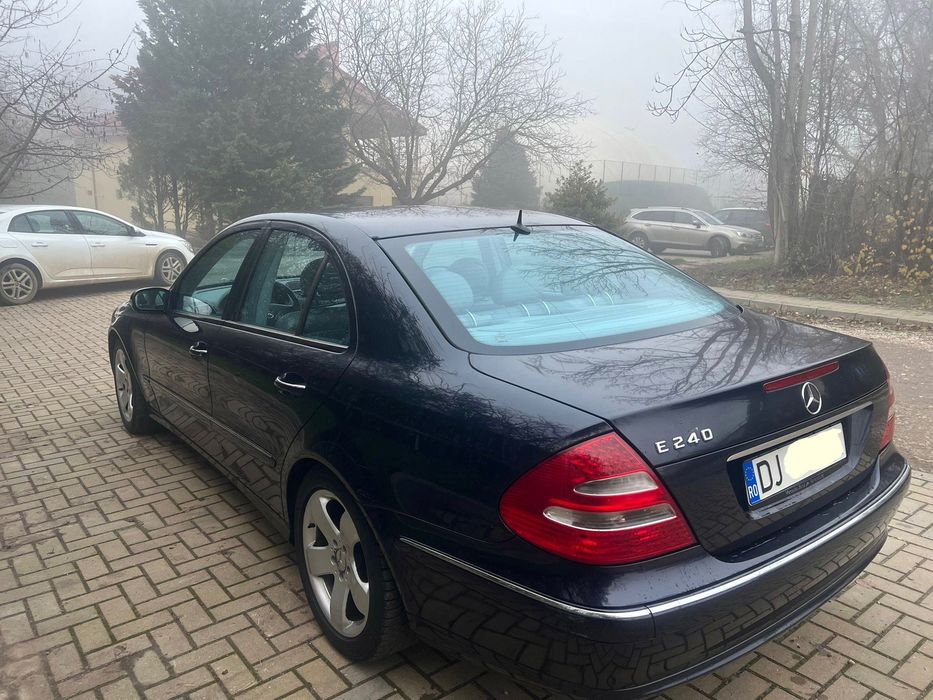 Mercedes-Benz E-Class 240