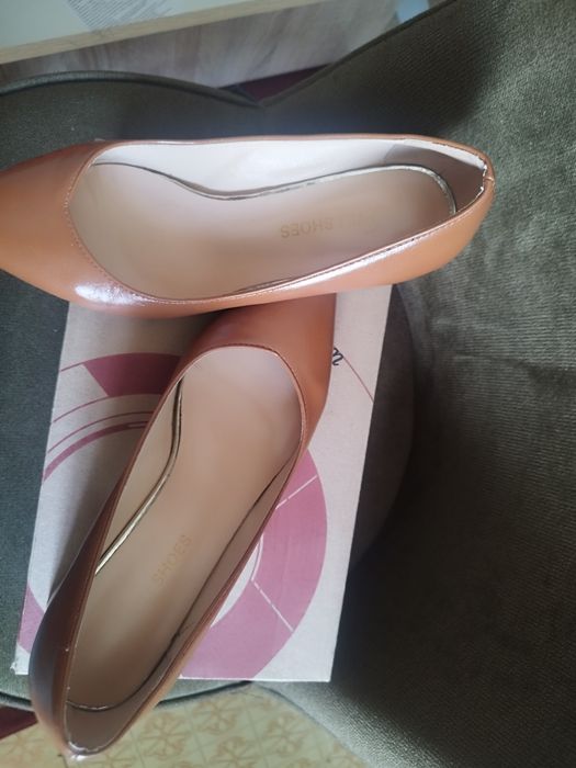 Продам 2 туфли кожа за 5000т