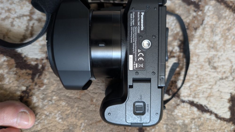 Panasonic Lumix FZ2000