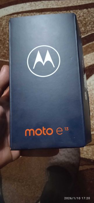 Продавам телефон Motorola e13