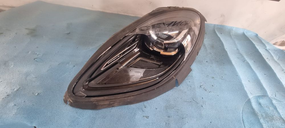 far stanga porsche macan