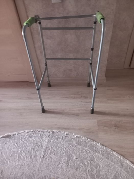 Продам ходунки для взрослых б/у