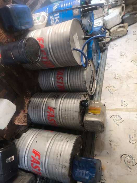 Продам пустые бочки 200 литров