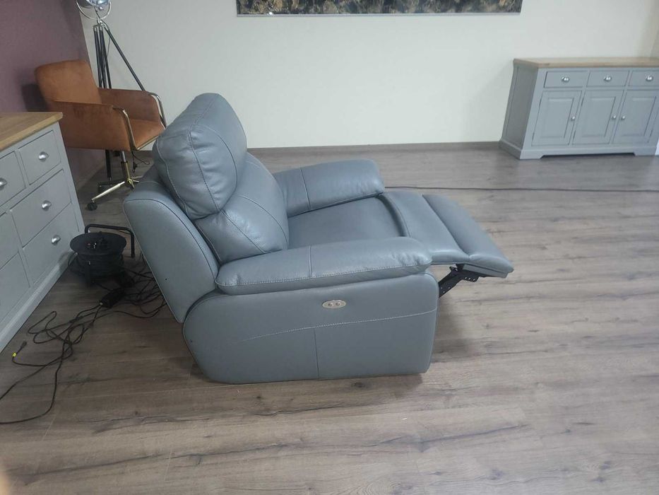 Сив кожен фотьойл с електрически релаксиращ механизъм