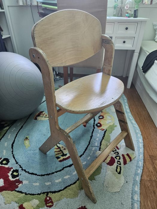 Детски дървен стол