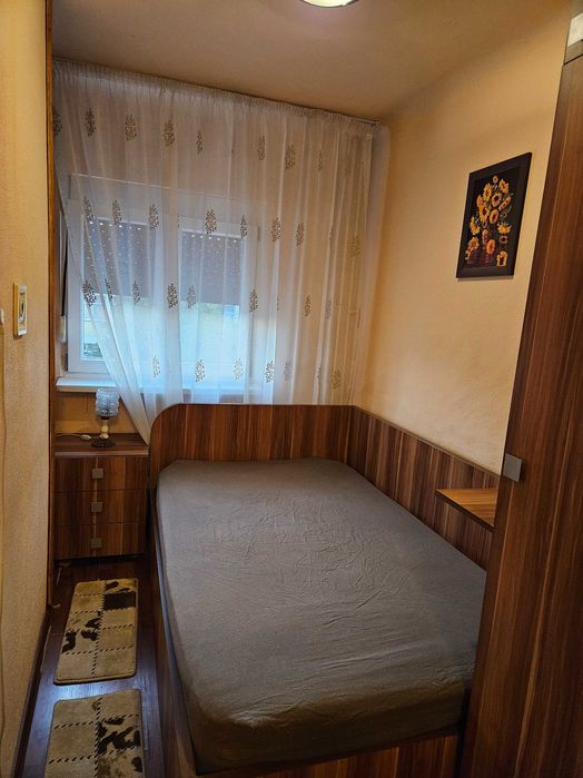 Închiriez garsoniera transformata in 2 camere , zona Sărari, lângă Liceul Henri Coandă!