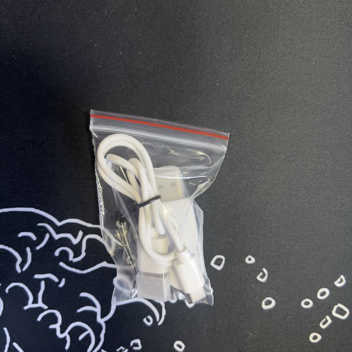 Продам наушники aula s8