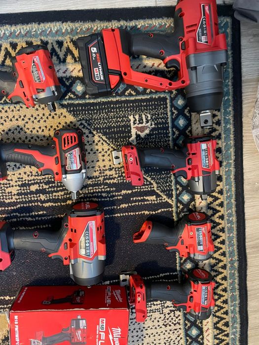 Vând scule Milwaukee m12 M18