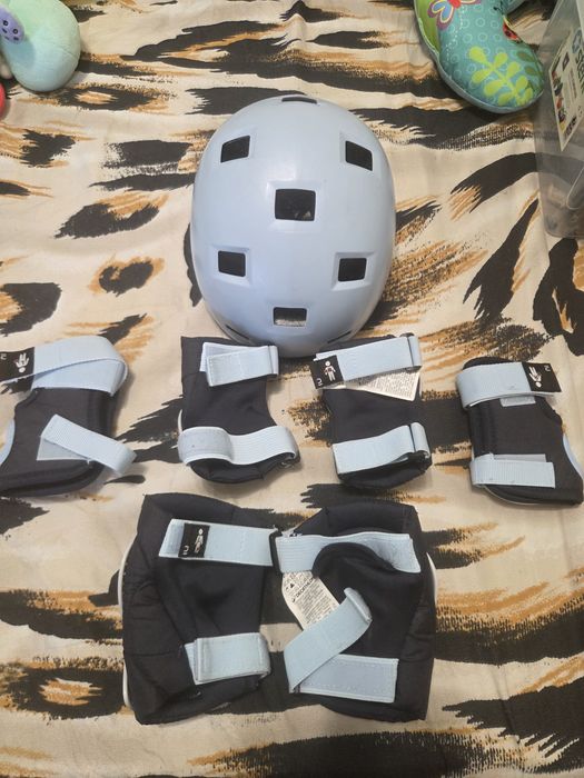 Set cască +protectii Decathlon