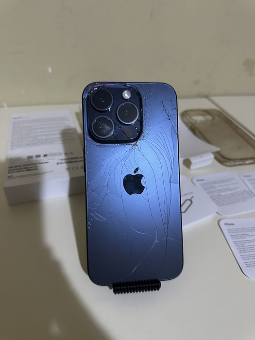 iPhone 15 Pro 256GB / 85% Battery Health / Карбонов Калъф / Midnight Blue /