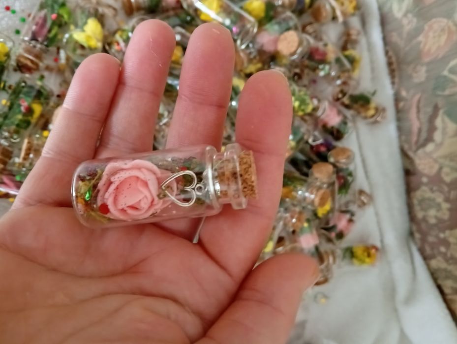 Vand martisoare 300 bucăți