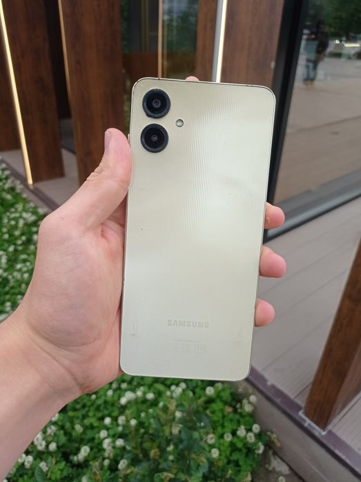 Samsung A06 128/6 ГБ с коробкой