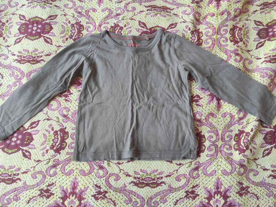 Продавам блузи за момче 8бр.