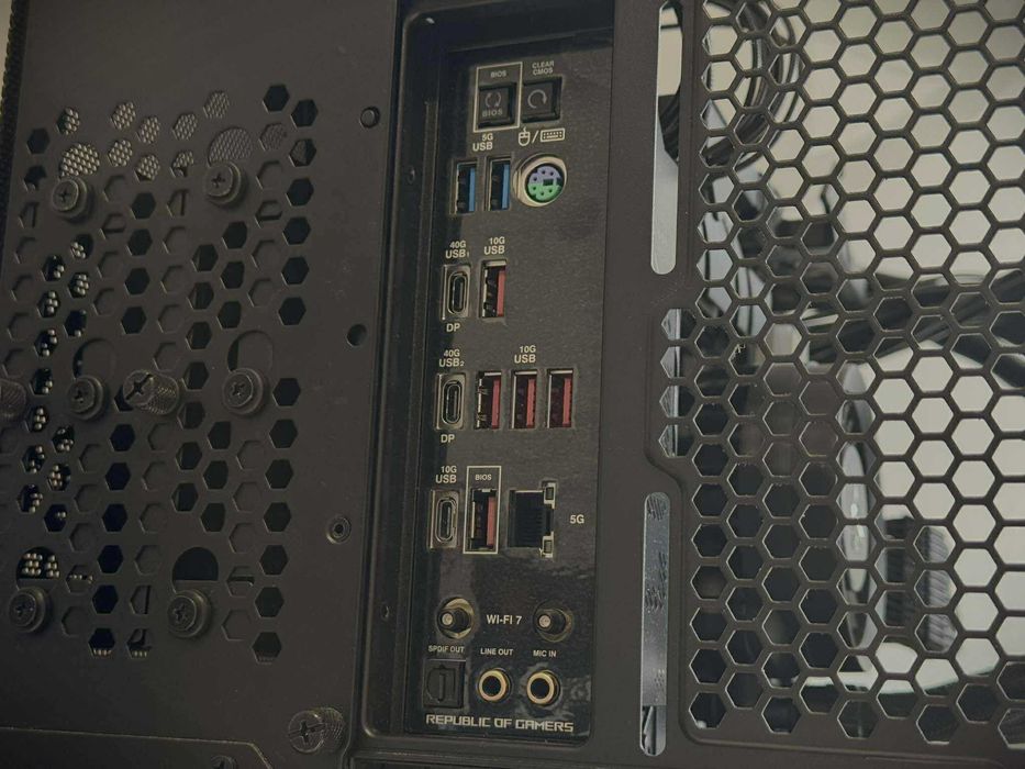 Бартер! X870E CROSSHAIR APEX / 9950X3D / 32GB 6000 CL26 / RTX™ 5080