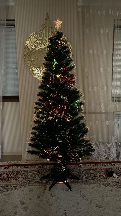 продается новогодняя елка