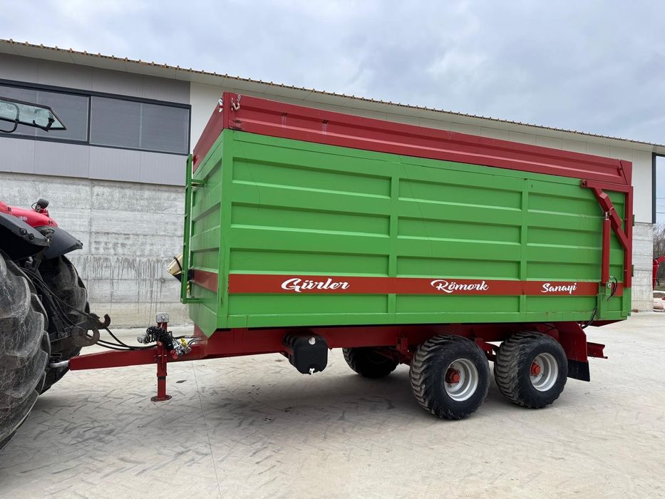 Продавам ремаркета за трактор