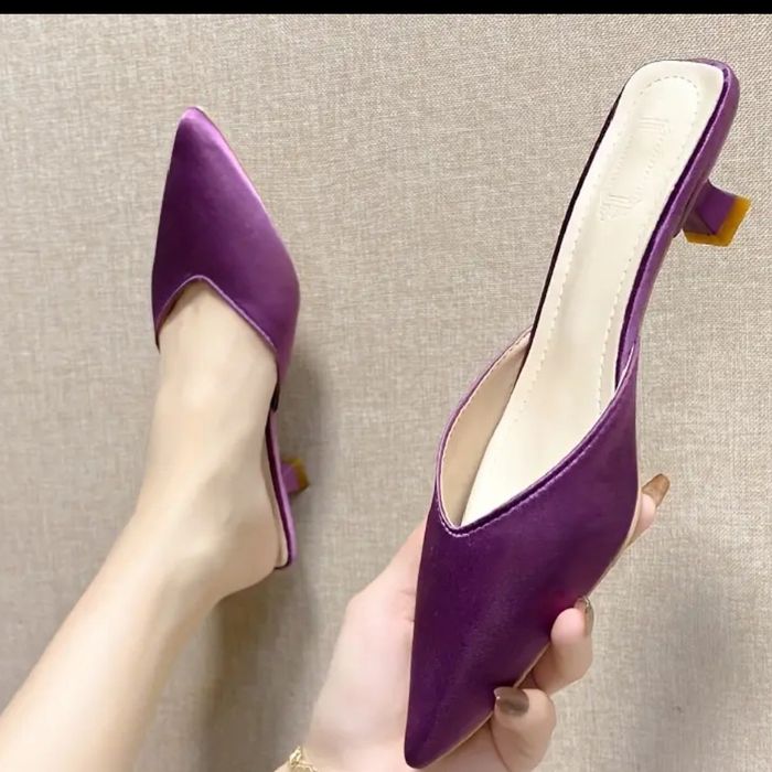 Мюли малинового цвета новые привозные маленький каблучек