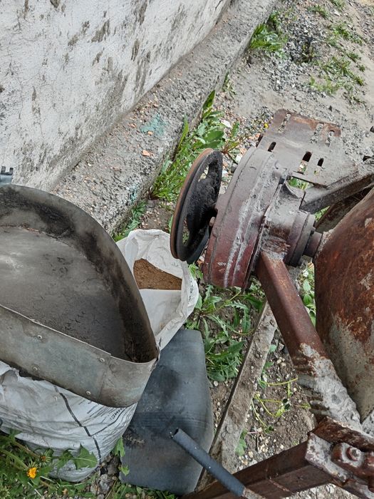 Продам бетономешалку советского производства.