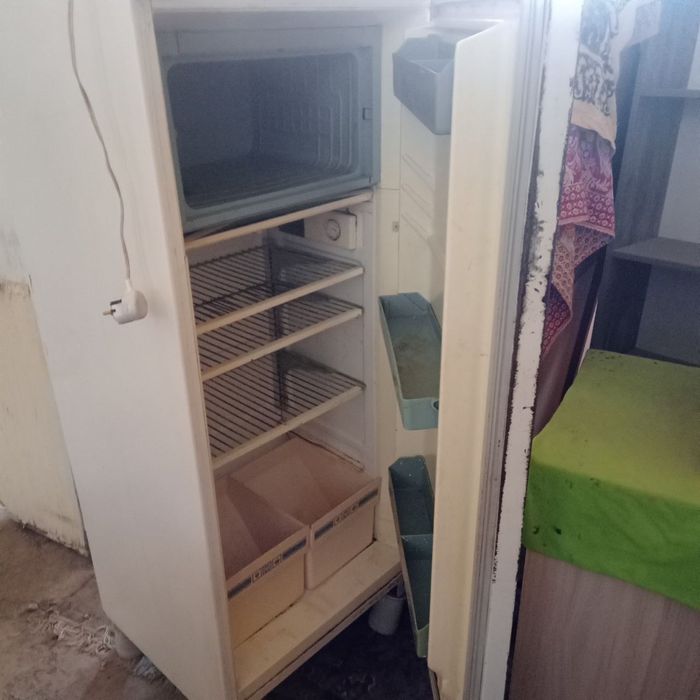 Срочно сотилади.  Халаделниклар холати янгидай.