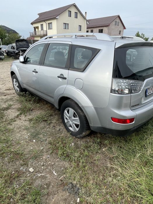 Dezmembrez/Dezmembrari Mitsubishi outlander