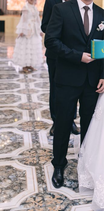 Продается костюм