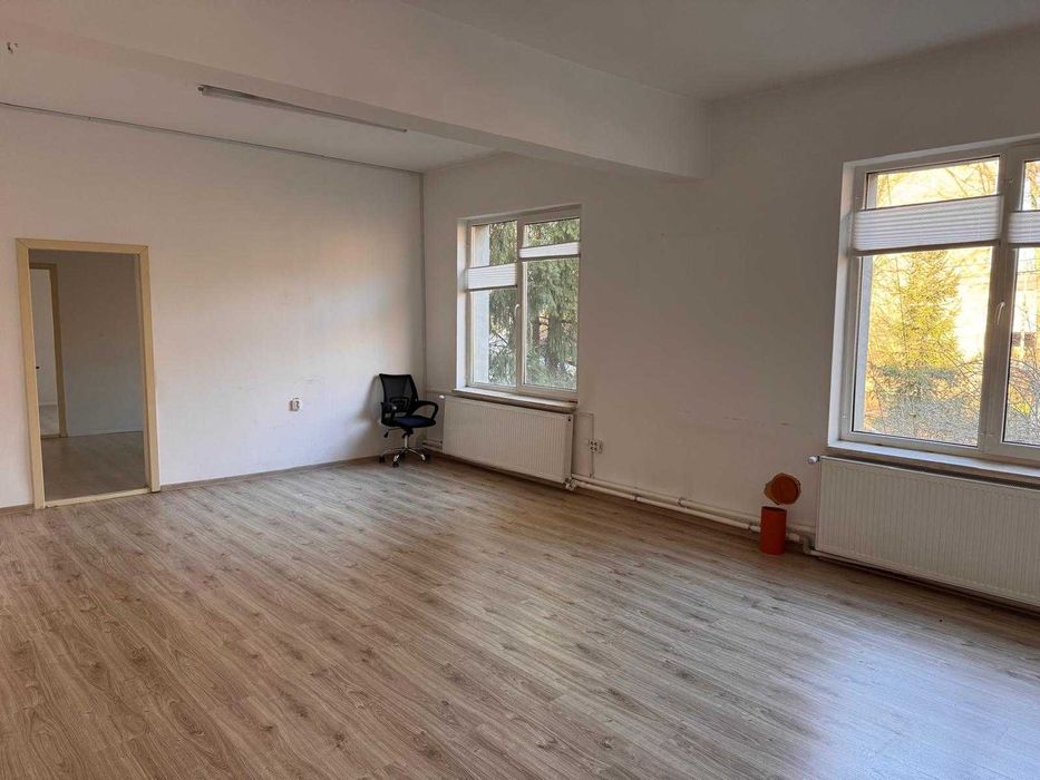 Cladire cu birouri 584MP + parcare 272MP