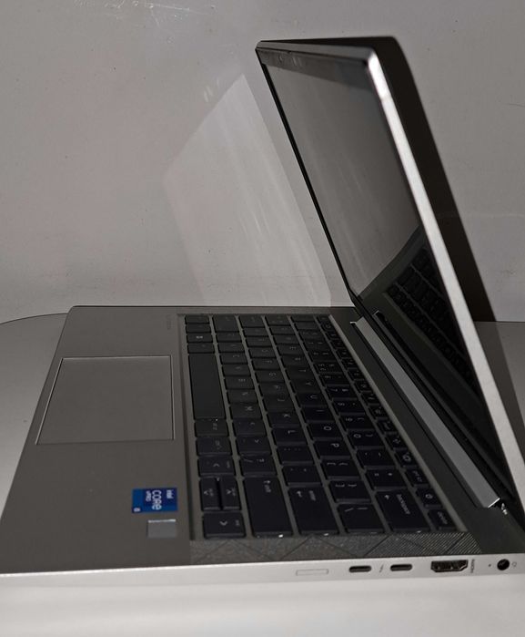 Laptop HP EliteBook 830 G8