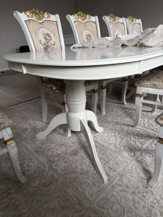 Стол со стульями