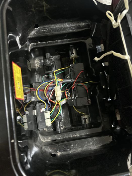 Продам машину на акуммуляторе