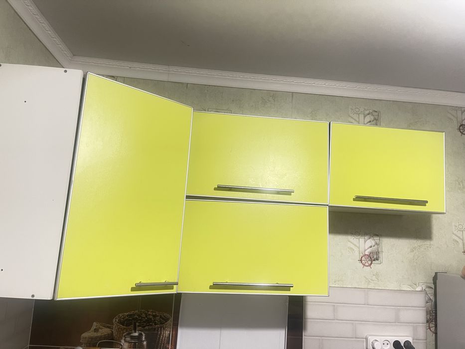 Продам срочно кухонный  гарнитур