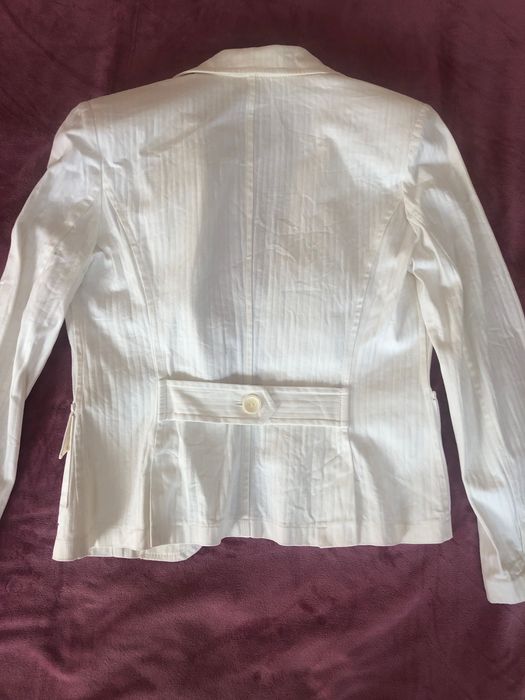 Дамски бял костюм