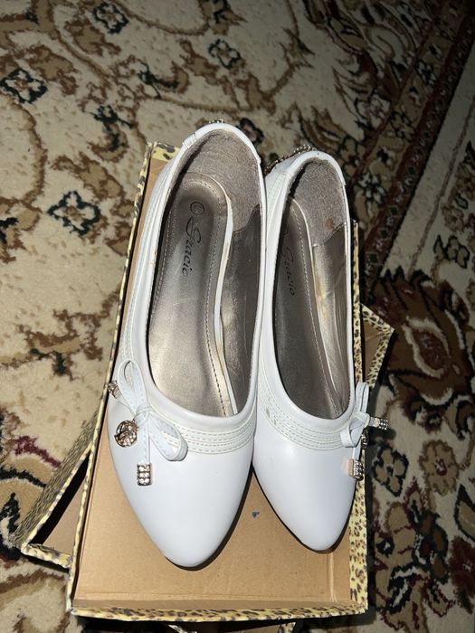 Туфли белые сатылады