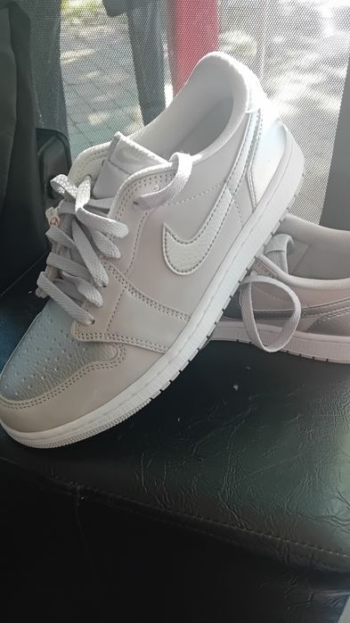 Adidasi originali de vânzare  en-gross