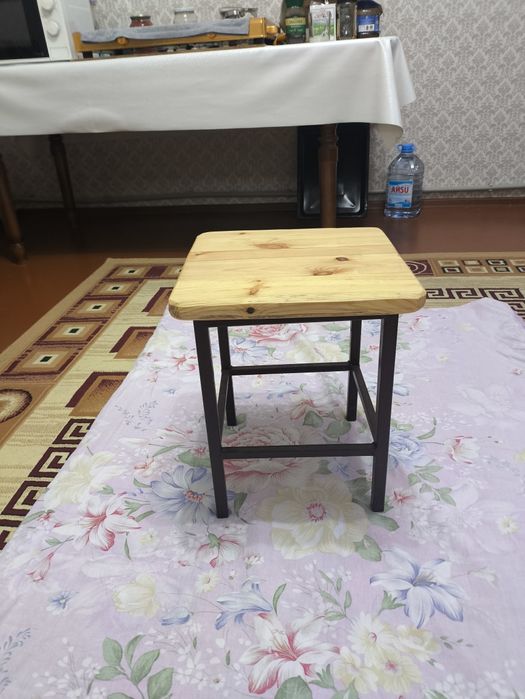 Табурет деревянный