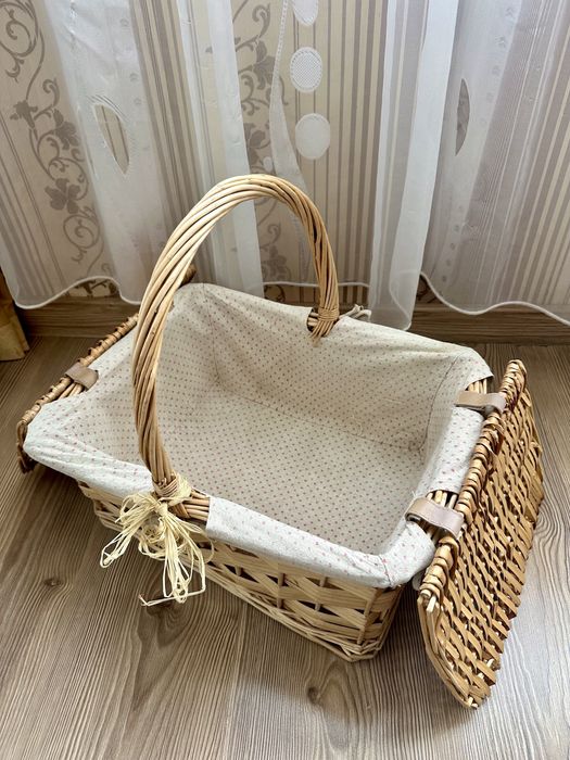 Чисто нова ратанова кошница за пикник, плетена