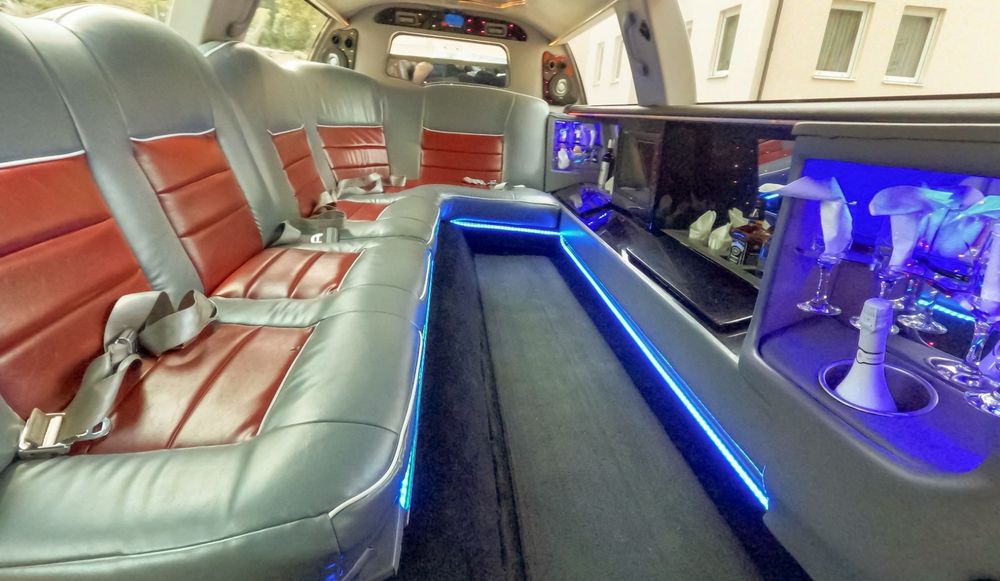 De vanzare limuzina Lincoln towncar