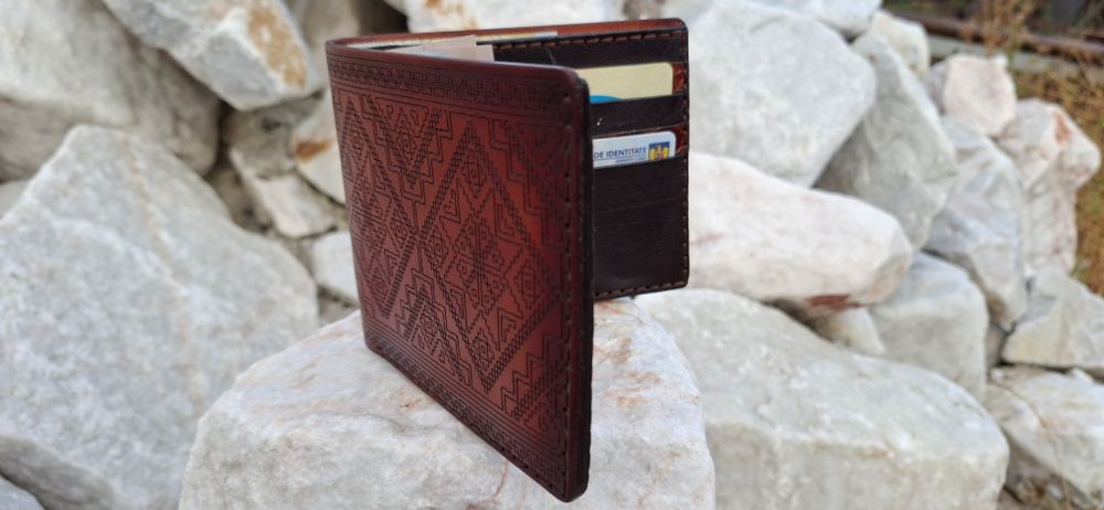 Portofel din piele lucrat manual