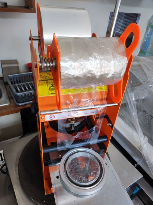 Машина за термо залепяне на чаши с фолио