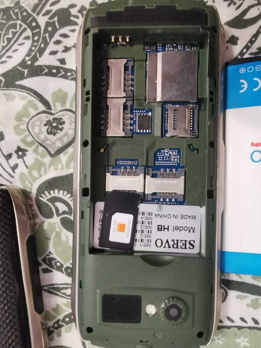 Telefon SERVO cu 4 sim-uri, liber de retea, cu butoane, rezistent