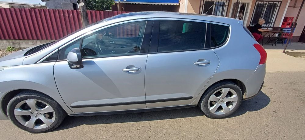 Vând peugeot 3008