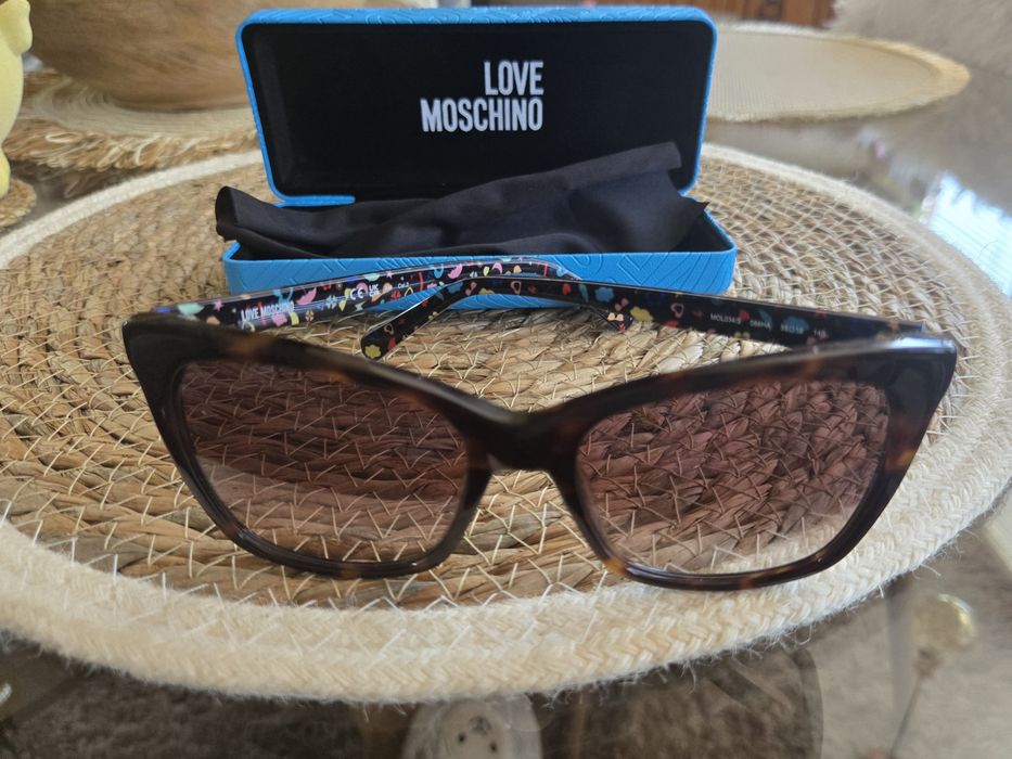 Moschino дамски слънчеви очила НОвИ