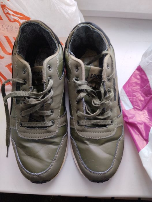 Отдам бесплатно мужские кроссовки размер 44