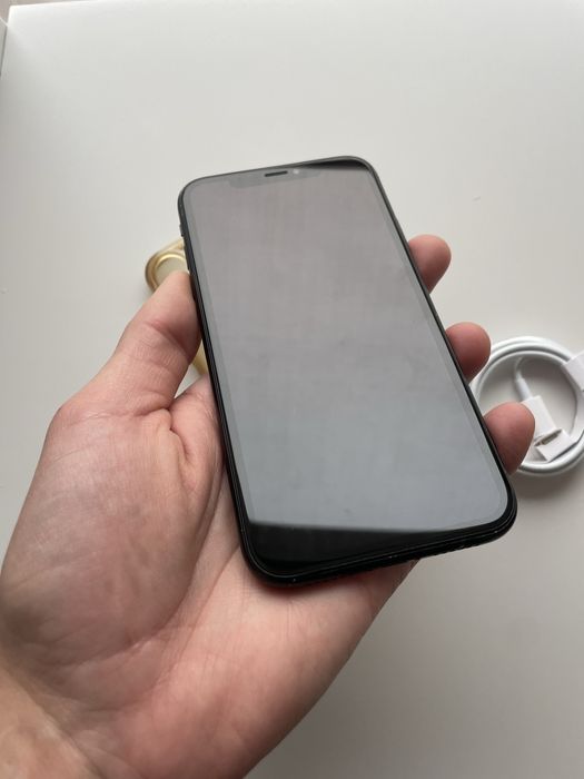 • Iphone XR •  BATERIE 92% •