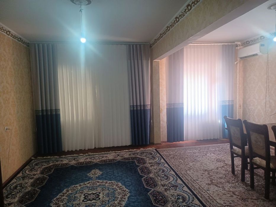 Квартира сотилади райгаз тарафда енги. Трассага караб турубди зор жой