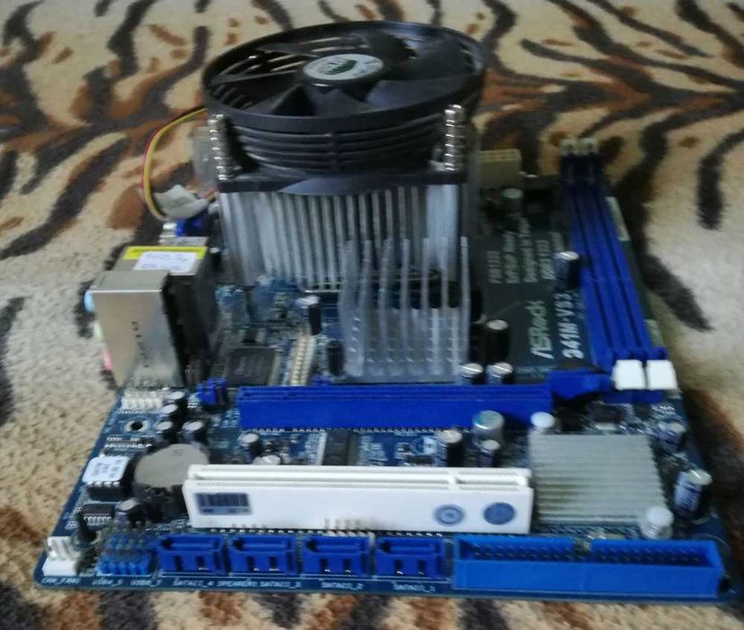 Продавам/Бартер Дъно ASRock G41M-VS3 с Процесор Intel Celeron 86 420 SL9XP, Охлаждане и Видеокарта !