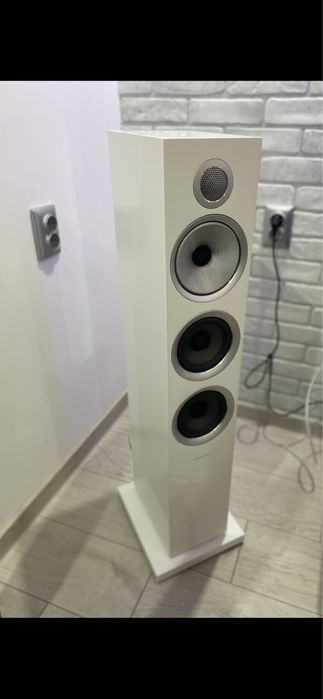 Bowers & Wilkins 704 S2