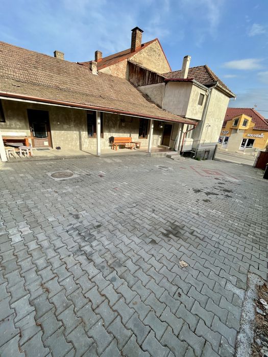 Casă de vânzare 832 mp