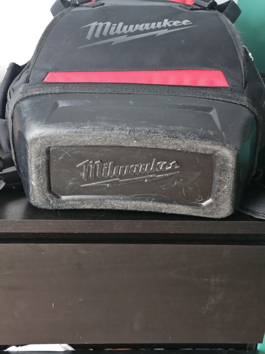 Vând rucsac de șantier cu bază întărită Milwaukee 4932500309